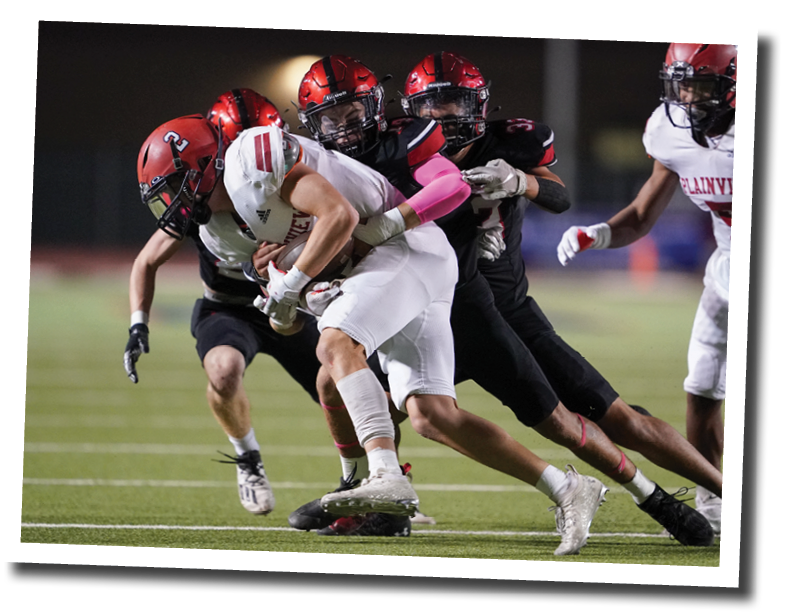 A group of Pirates tackle Plainview's Kooper Blankenship  Lubbock-Cooper vs  Plainview  Photo by: Aaron Baxter