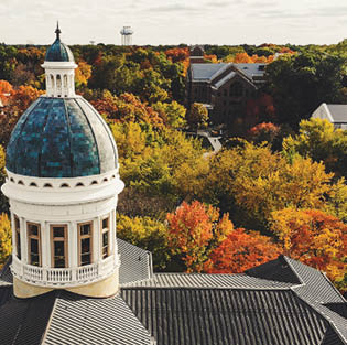 Fall campus beauty, Old Main, p: David Thornblad drone