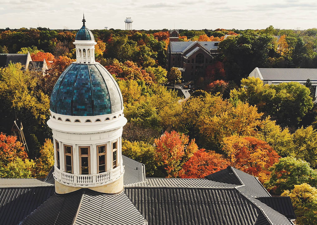 Fall campus beauty, Old Main, p: David Thornblad drone